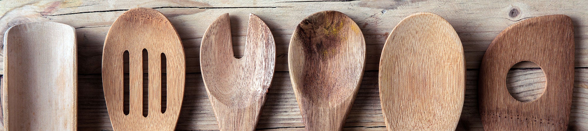 wooden-spoons-on-wooden-surface